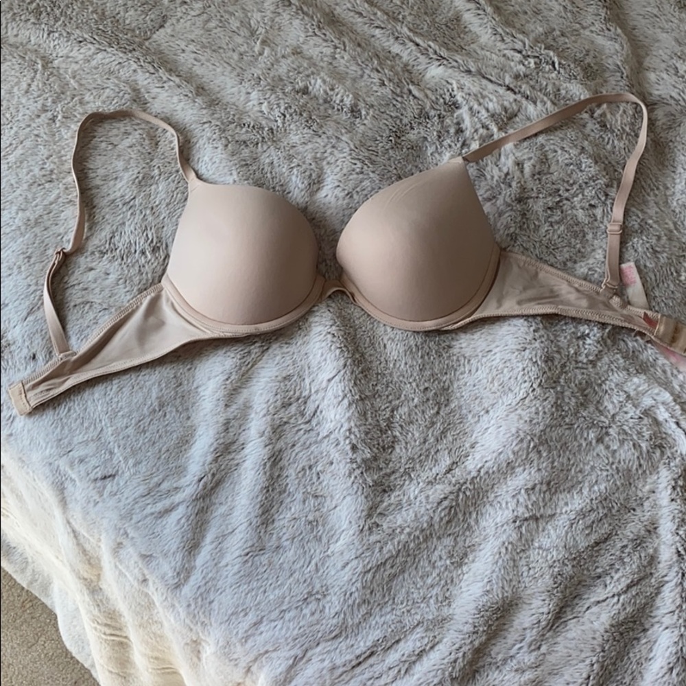 Victoria’s Secret pink wear everywhere bra